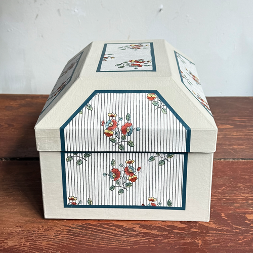 Antoinette Poisson Medium Wedding Box in "Boutonnère" No. 74B