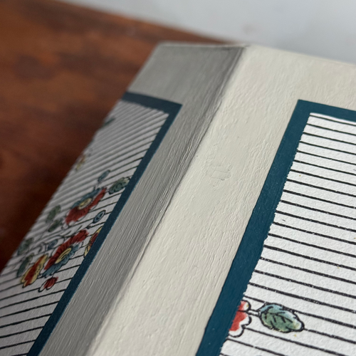 Antoinette Poisson Medium Wedding Box in "Boutonnère" No. 74B