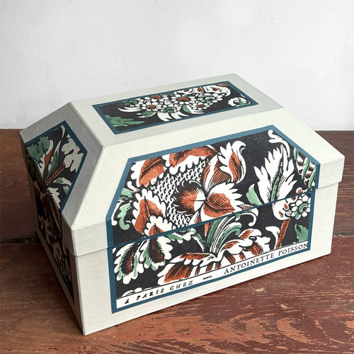 Antoinette Poisson Medium Wedding Box in "Grand Parots" No. 59A