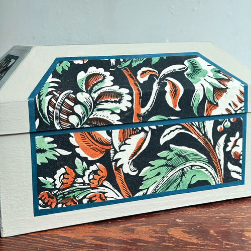 Antoinette Poisson Medium Wedding Box in "Grand Parots" No. 59A