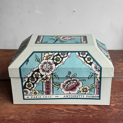 Antoinette Poisson Medium Wedding Box in "Guirlandes de Fleur Blue" No. 1A