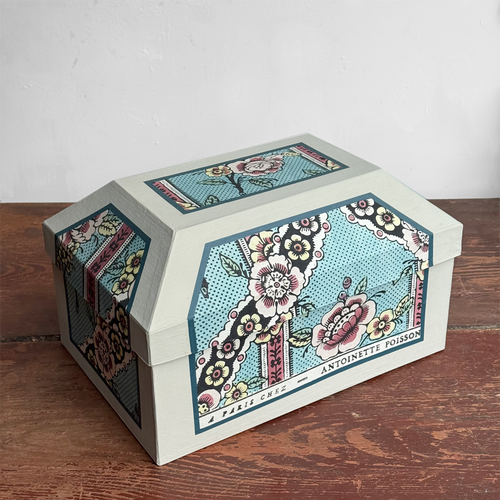 Antoinette Poisson Medium Wedding Box in "Guirlandes de Fleur Blue" No. 1A