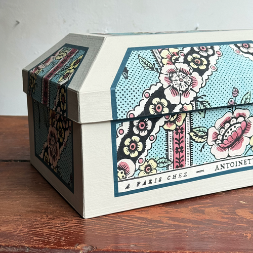 Antoinette Poisson Medium Wedding Box in "Guirlandes de Fleur Blue" No. 1A