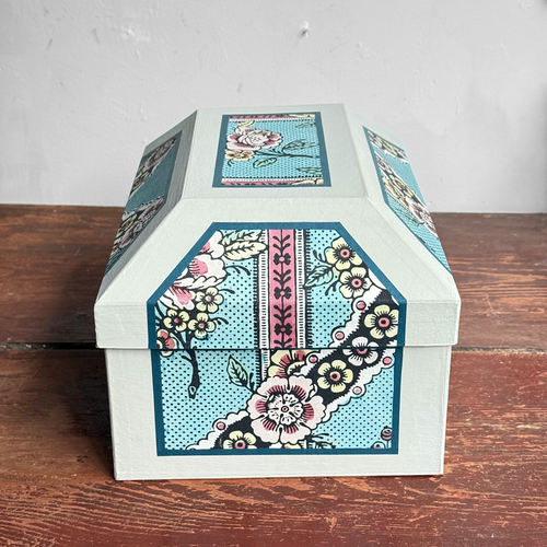 Antoinette Poisson Medium Wedding Box in "Guirlandes de Fleur Blue" No. 1A