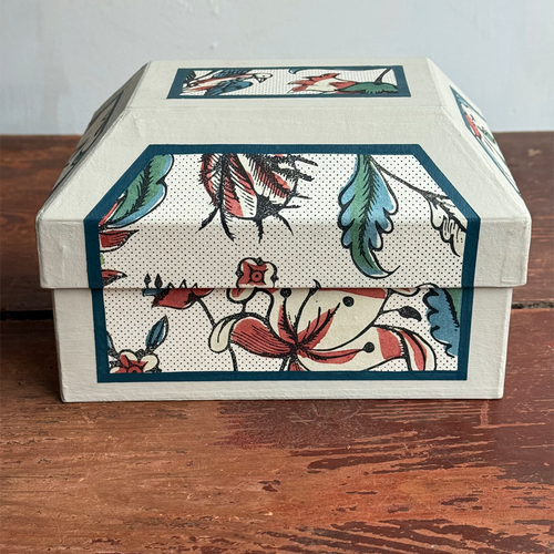 Antoinette Poisson Small Wedding Box in "Mignonette" No. 73A