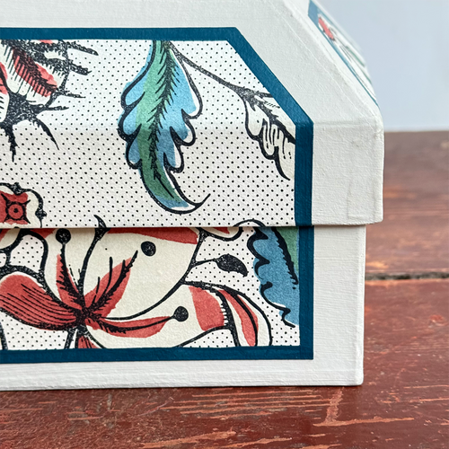 Antoinette Poisson Small Wedding Box in "Mignonette" No. 73A
