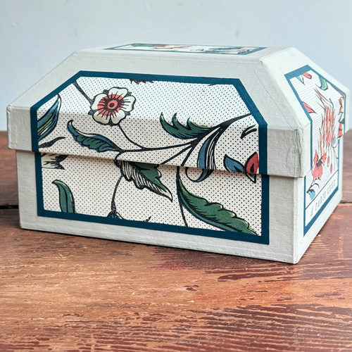 Antoinette Poisson Small Wedding Box in "Mignonette" No. 73A