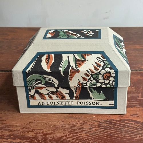 Antoinette Poisson Small Wedding Box in "Grand Parots" No. 59A