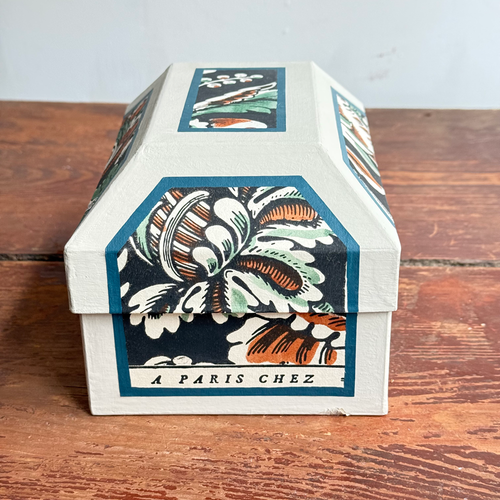 Antoinette Poisson Small Wedding Box in "Grand Parots" No. 59A