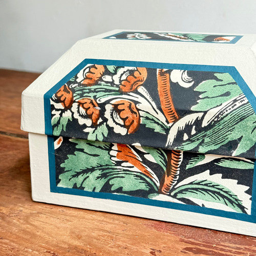 Antoinette Poisson Small Wedding Box in "Grand Parots" No. 59A