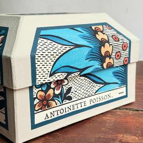 Antoinette Poisson Small Wedding Box in "Torrent" No. 72A