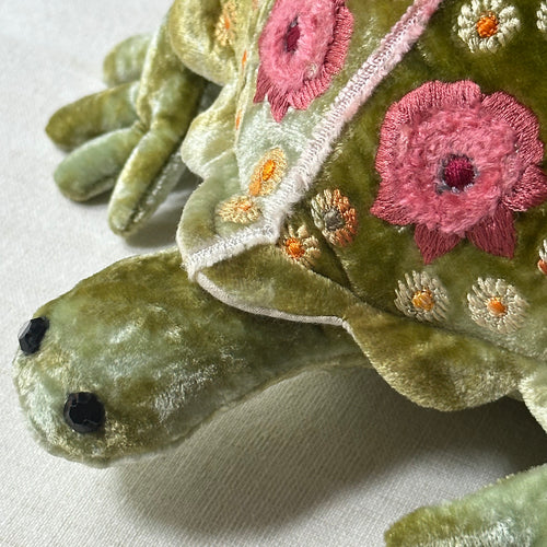 Beauty Silk Velvet Embroidered Small Turtle in Shaded Mint