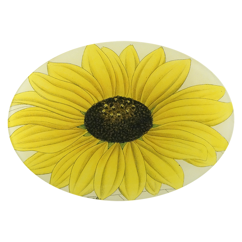 A seven inch by ten inch horizontal glass plate with a yellow daisy.