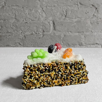 Torta Candita a Fette Chocolate Cake Slice with Fruit Candle