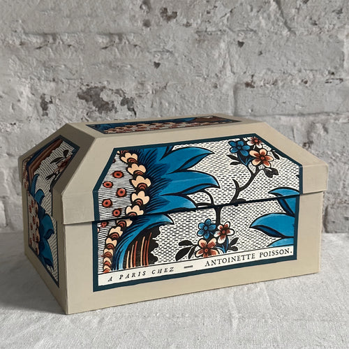 Antoinette Poisson Medium Wedding Box