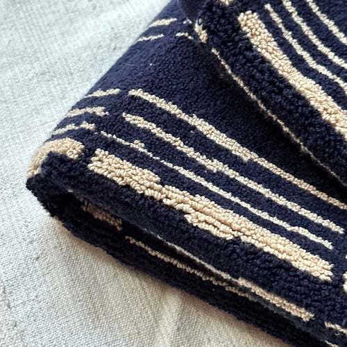 Blue patterned stripe bath towel