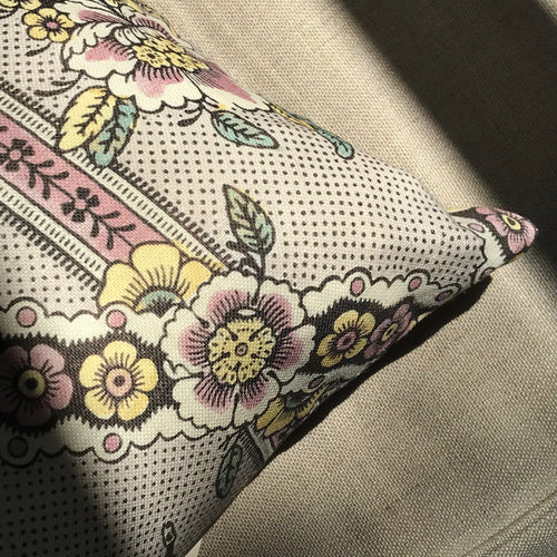Small Guirlandes de Fleurs Pillow (No. 1B) with Linen Backing