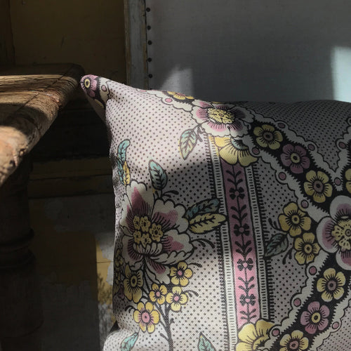Small Guirlandes de Fleurs Pillow (No. 1B) with Linen Backing